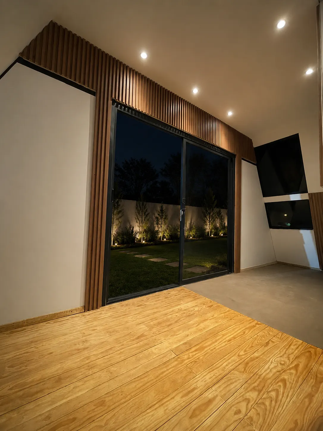 04 · Interior
